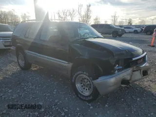 2000 GMC Jimmy SLE Convenience with VIN 1GKDT13W7Y2393191, listed as a Copart auction lot 82301364 with 160,004 mi miles and Clean Title. Bid and sale history available at carsss.com. Image 4.