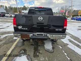 2005 Nissan Titan LE with VIN 1N6AA07B85N550031, listed as a Copart auction lot 43530985 with 165,496 mi miles and Clean Title. Bid and sale history available at carsss.com. Image 4.
