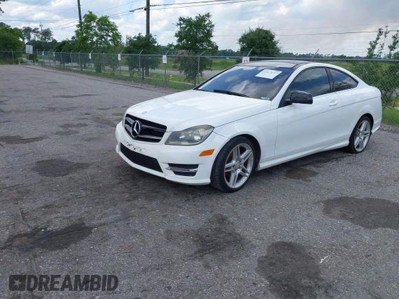 2014 Mercedes-Benz C 250 с VIN WDDGJ4HB2EG287029, выставлен на аукционе IAAI как лот 42479257 с пробегом 320 475 миль миль и . История ставок и продаж доступна на DreamBid. Изображение 2.
