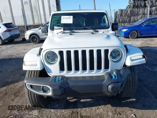 2023 Jeep Wrangler Sahara z VIN 1C4JJXP6XPW579817, wystawiony jako IAAI lot #41740203 z przebiegiem 19 716 mil mil oraz . Historia ofert i sprzedaży dostępna na DreamBid. Obrazek 12.