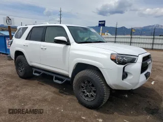 2018 Toyota 4Runner SR5 z VIN JTEBU5JR5J5497862, wystawiony jako Copart lot #59204945 z przebiegiem 50 602 mil mil oraz Szkoda całkowita • Salvage title. Historia ofert i sprzedaży dostępna na DreamBid. Obrazek 4.