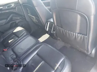2014 Porsche Cayenne Turbo S E-Hybrid z VIN WP1AA2A24ELA07504, wystawiony jako IAAI lot #41967592 z przebiegiem 114 308 mil mil oraz . Historia ofert i sprzedaży dostępna na DreamBid. Obrazek 8.