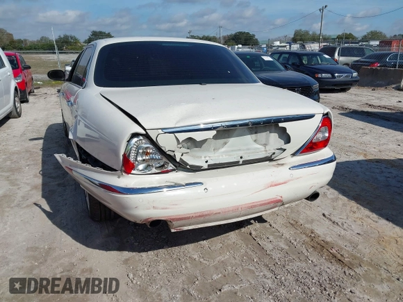 2007 Jaguar XJ with VIN SAJWA79B27SH14560, listed as a IAAI auction lot 41442056 with 1 mi miles. Bid and sale history available at carsss.com. Image 6.