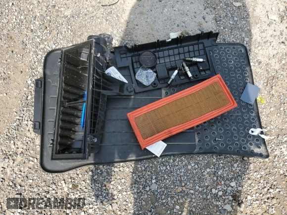 2011 MINI Hardtop with VIN WMWSU3C51BT183638, listed as a Copart auction lot 62762925 with Not provided miles and Non repairable. Bid and sale history available at DreamBid. Image 12.