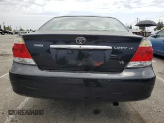 2006 Toyota Camry LE z VIN 4T1BF32K56U621741, wystawiony jako Copart lot #59577595 z przebiegiem 189 155 mil mil oraz Czysty tytuł • Clean title. Historia ofert i sprzedaży dostępna na DreamBid. Obrazek 6.