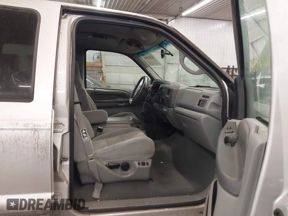 2002 Ford Excursion XLT with VIN 1FMNU41SX2EB16776, listed as a IAAI auction lot 42126900 with 254,968 mi miles and . Bid and sale history available at DreamBid. Image 5.
