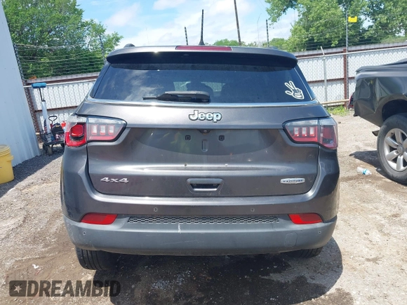 2018 Jeep Compass Latitude z VIN 3C4NJDBB7JT103901, wystawiony jako IAAI lot #42358749 z przebiegiem 91 083 mil mil oraz . Historia ofert i sprzedaży dostępna na DreamBid. Obrazek 16.