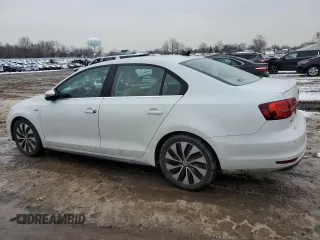 2015 Volkswagen Jetta Sedan Hybrid SEL Premium with VIN 3VW637AJ2FM305746, listed as a Copart auction lot 45083245 with 181,418 mi miles and Clean Title. Bid and sale history available at carsss.com. Image 2.