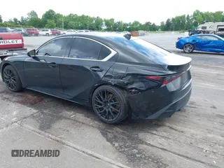 2021 Lexus IS 300 z VIN JTHC81F27M5045061, wystawiony jako IAAI lot #42250307 z przebiegiem 64 770 mil mil oraz . Historia ofert i sprzedaży dostępna na DreamBid. Obrazek 3.