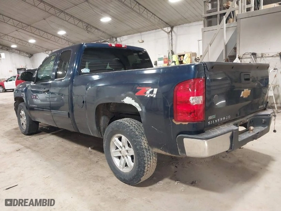 2012 Chevrolet Silverado 1500 LT with VIN 1GCRKSE70CZ132582, listed as a IAAI auction lot 40562795 with 135,396 mi miles. Bid and sale history available at carsss.com. Image 3.
