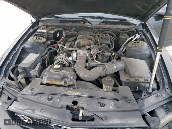 2007 Ford Mustang Deluxe z VIN 1ZVFT80N275250748, wystawiony jako Copart lot #57345935 z przebiegiem 145 523 mil mil oraz Czysty tytuł • Clean title. Historia ofert i sprzedaży dostępna na DreamBid. Obrazek 11.