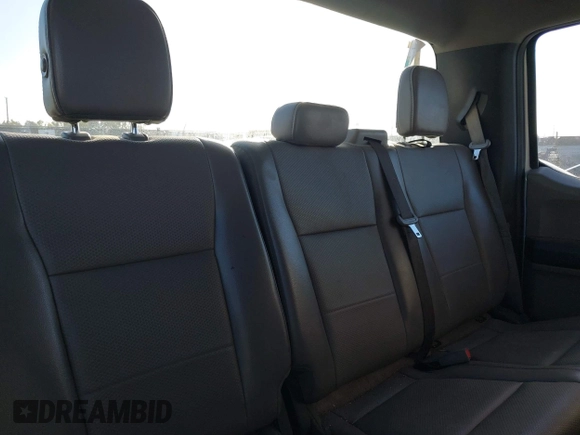 2018 Ford F-150 XL z VIN 1FTEX1CB5JKD81449, wystawiony jako IAAI lot #41362827 z przebiegiem Nie podano mil oraz . Historia ofert i sprzedaży dostępna na DreamBid. Obrazek 8.