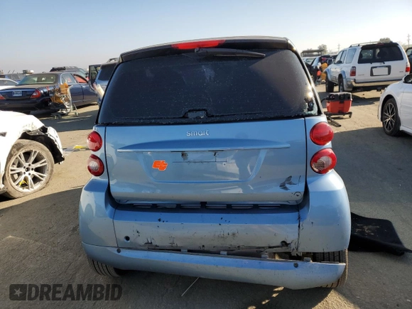 2011 Smart fortwo Pure z VIN WMEEJ3BA1BK431045, wystawiony jako Copart lot #87462044 z przebiegiem 22 128 mil mil oraz Szkoda całkowita • Salvage title. Historia ofert i sprzedaży dostępna na DreamBid. Obrazek 6.