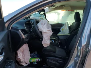 2015 Jeep Cherokee Sport z VIN 1C4PJMAB8FW776627, wystawiony jako Copart lot #47873235 z przebiegiem Nie podano mil oraz Szkoda całkowita • Salvage title. Historia ofert i sprzedaży dostępna na DreamBid. Obrazek 7.