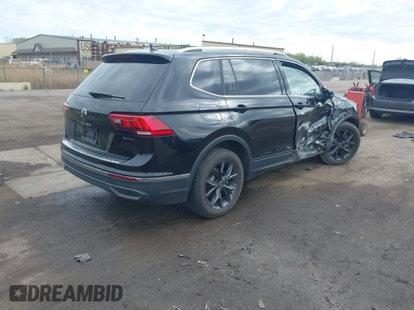 2024 Volkswagen Tiguan SE with VIN 3VVMB7AX7RM042855, listed as a IAAI auction lot 42223748 with 14,077 mi miles and . Bid and sale history available at DreamBid. Image 4.