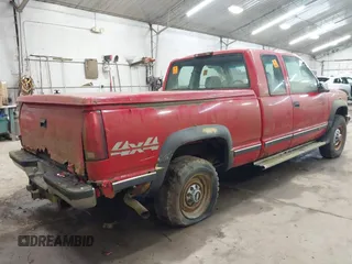 1998 Chevrolet Silverado 2500 z VIN 1GCGK29R7WE178053, wystawiony jako IAAI lot #42347330 z przebiegiem 176 168 mil mil oraz . Historia ofert i sprzedaży dostępna na DreamBid. Obrazek 4.