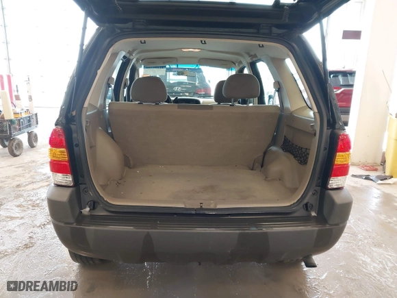 2003 Ford Escape XLS Popular with VIN 1FMYU02143KC35891, listed as a IAAI auction lot 41599760 with 148,381 mi miles. Bid and sale history available at carsss.com. Image 18.