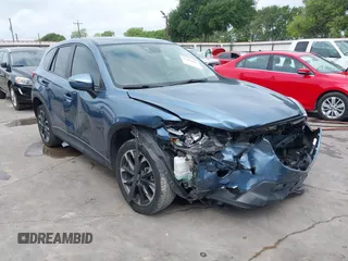 2016 Mazda CX-5 Grand Touring z VIN JM3KE4DY9G0733151, wystawiony jako IAAI lot #42104037 z przebiegiem 63 077 mil mil oraz . Historia ofert i sprzedaży dostępna na DreamBid. Obrazek 1.