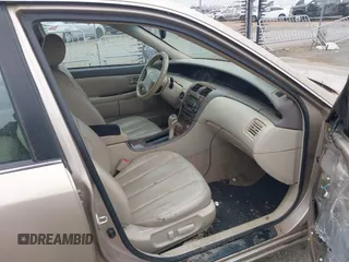 2001 Toyota Avalon XL w/Bucket Seats with VIN 4T1BF28B91U173868, listed as a IAAI auction lot 41721904 with 325,097 mi miles. Bid and sale history available at carsss.com. Image 5.