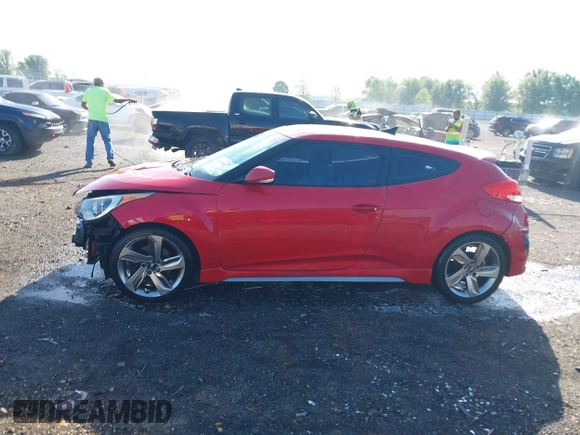 2013 Hyundai Veloster Turbo z VIN KMHTC6AE3DU169229, wystawiony jako IAAI lot #42087798 z przebiegiem 120 741 mil mil oraz . Historia ofert i sprzedaży dostępna na DreamBid. Obrazek 14.