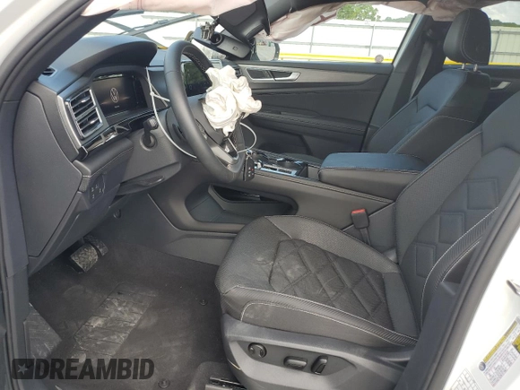 2025 Volkswagen Atlas SE with VIN 1V2WE2CA1SC220405, listed as a Copart auction lot 61621145 with 4,206 mi miles and Salvage title. Bid and sale history available at DreamBid. Image 7.