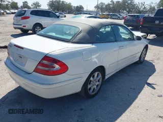 2004 Mercedes-Benz CLK 320 z VIN WDBTK65GX4T018556, wystawiony jako IAAI lot #41546296 z przebiegiem 100 585 mil mil oraz . Historia ofert i sprzedaży dostępna na DreamBid. Obrazek 4.