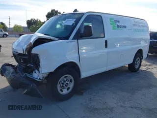 2016 GMC Savana Cargo z VIN 1GTW7AFF5G1159706, wystawiony jako IAAI lot #42018527 z przebiegiem 103 497 mil mil oraz . Historia ofert i sprzedaży dostępna na DreamBid. Obrazek 17.