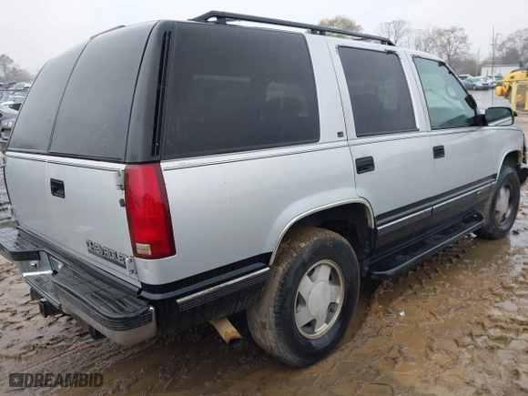 1997 Chevrolet Tahoe with VIN 1GNEK13R0VJ351919, listed as a IAAI auction lot 41028840 with 218,937 mi miles. Bid and sale history available at carsss.com. Image 4.