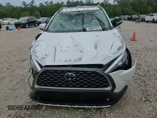 2024 Toyota Corolla Cross XLE z VIN 7MUDAAAG4RV102983, wystawiony jako Copart lot #50891575 z przebiegiem 12 023 mil mil oraz Szkoda całkowita • Salvage title. Historia ofert i sprzedaży dostępna na DreamBid. Obrazek 14.