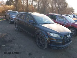 2014 Audi Q7 3.0T S line Prestige with VIN WA1DGAFE5ED013147, listed as a IAAI auction lot 41432296 with 121,861 mi miles. Bid and sale history available at carsss.com. Image 1.
