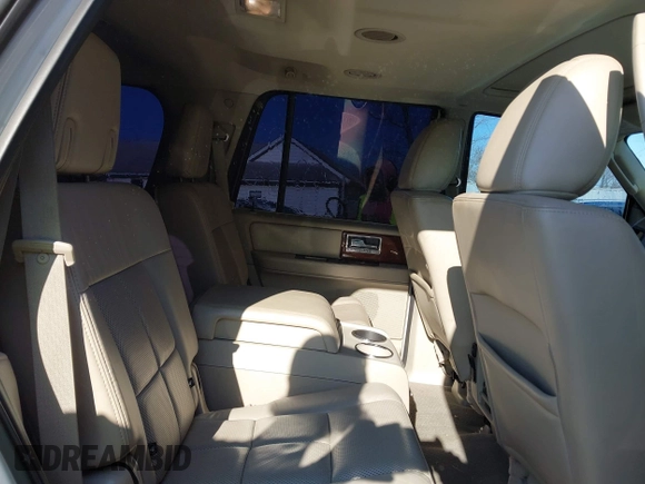 2013 Lincoln Navigator z VIN 5LMJJ2H57DEL08622, wystawiony jako IAAI lot #41759357 z przebiegiem 157 131 mil mil oraz . Historia ofert i sprzedaży dostępna na DreamBid. Obrazek 8.