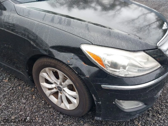 2013 Hyundai Genesis 3.8L with VIN KMHGC4DD4DU238390, listed as a IAAI auction lot 41850933 with 206,825 mi miles. Bid and sale history available at carsss.com. Image 6.