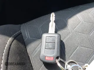 2021 Mitsubishi Outlander ES z VIN JA4APUAU2MU008117, wystawiony jako IAAI lot #42198069 z przebiegiem 55 784 mil mil oraz . Historia ofert i sprzedaży dostępna na DreamBid. Obrazek 11.