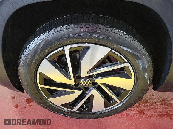 2024 Volkswagen Atlas SE with VIN 1V2HR2CA0RC555310, listed as a IAAI auction lot 42726962 with 18,978 mi miles and . Bid and sale history available at DreamBid. Image 22.