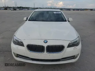 2012 BMW 5 Series 528i xDrive z VIN WBAXH5C50CDW04329, wystawiony jako Copart lot #84813424 z przebiegiem Nie podano mil oraz Szkoda całkowita • Salvage title. Historia ofert i sprzedaży dostępna na DreamBid. Obrazek 5.