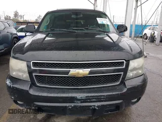 2011 Chevrolet Suburban LT with VIN 1GNSCJE01BR327933, listed as a IAAI auction lot 41813011 with 279,627 mi miles. Bid and sale history available at carsss.com. Image 12.