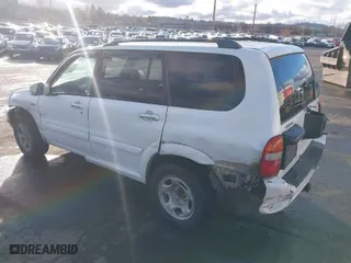 2002 Suzuki XL-7 Standard with VIN JS3TX92V824125363, listed as a IAAI auction lot 41221270 with 190,034 mi miles. Bid and sale history available at carsss.com. Image 3.