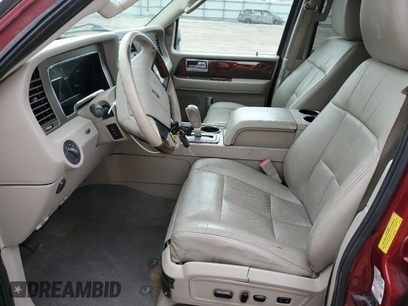 2014 Lincoln Navigator z VIN 5LMJJ2J55EEL06038, wystawiony jako Copart lot #49721105 z przebiegiem 97 659 mil mil oraz Szkoda całkowita • Salvage title. Historia ofert i sprzedaży dostępna na DreamBid. Obrazek 7.