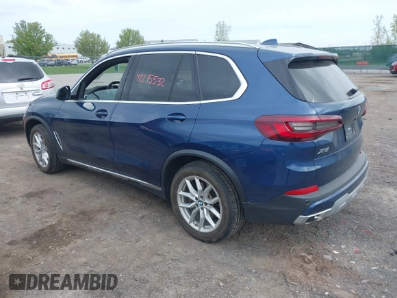2022 BMW X5 xDrive40i z VIN 5UXCR6C08N9J99866, wystawiony jako IAAI lot #42215532 z przebiegiem 53 484 mil mil oraz . Historia ofert i sprzedaży dostępna na DreamBid. Obrazek 3.