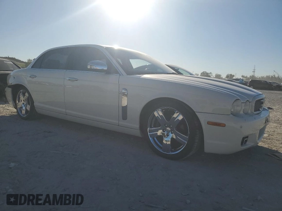 2008 Jaguar XJ Vanden Plas with VIN SAJWA82BX8SH26439, listed as a Copart auction lot 82174474 with 121,314 mi miles and Salvage Title. Bid and sale history available at carsss.com. Image 4.