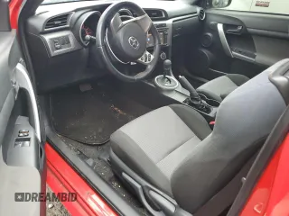 2014 Scion tC z VIN JTKJF5C77E3075236, wystawiony jako Copart lot #47632495 z przebiegiem 134 825 mil mil oraz Szkody całkowita. Historia ofert i sprzedaży dostępna na DreamBid. Obrazek 8.