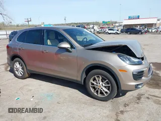 2016 Porsche Cayenne z VIN WP1AA2A2XGKA15096, wystawiony jako IAAI lot #41868566 z przebiegiem 93 640 mil mil oraz . Historia ofert i sprzedaży dostępna na DreamBid. Obrazek 14.