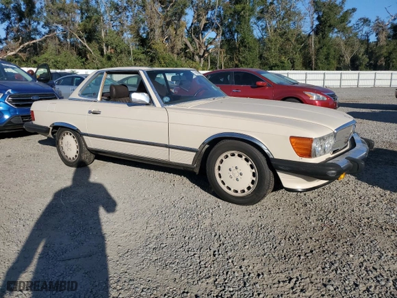 1988 Mercedes-Benz 560 Series 560SL with VIN WDBBA48D5JA080281, listed as a Copart auction lot 77695694 with 123,913 mi miles and Salvage Title. Bid and sale history available at carsss.com. Image 4.