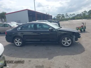 2014 Volkswagen Passat S z VIN 1VWAT7A30EC041728, wystawiony jako IAAI lot #42102295 z przebiegiem 94 768 mil mil oraz . Historia ofert i sprzedaży dostępna na DreamBid. Obrazek 14.