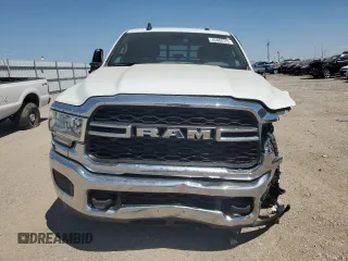 2023 Ram 2500 Tradesman z VIN 3C6UR5CL7PG538704, wystawiony jako Copart lot #46488725 z przebiegiem 112 004 mil mil oraz Szkoda całkowita • Salvage title. Historia ofert i sprzedaży dostępna na DreamBid. Obrazek 5.