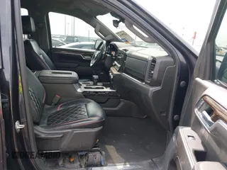 2022 GMC Sierra 1500 Elevation z VIN 3GTUUCET7NG648612, wystawiony jako IAAI lot #42098162 z przebiegiem Nie podano mil oraz . Historia ofert i sprzedaży dostępna na DreamBid. Obrazek 5.