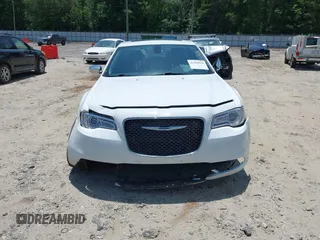 2016 Chrysler 300 C z VIN 2C3CCAEG1GH324603, wystawiony jako IAAI lot #42300938 z przebiegiem 108 997 mil mil oraz . Historia ofert i sprzedaży dostępna na DreamBid. Obrazek 6.