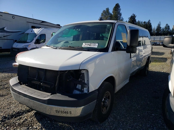 2019 Chevrolet Express Passenger LT with VIN 1GAZGPFG8K1247112, listed as a Copart auction lot 43231665 with 110,708 mi miles and Clean Title. Bid and sale history available at carsss.com. Image 1.