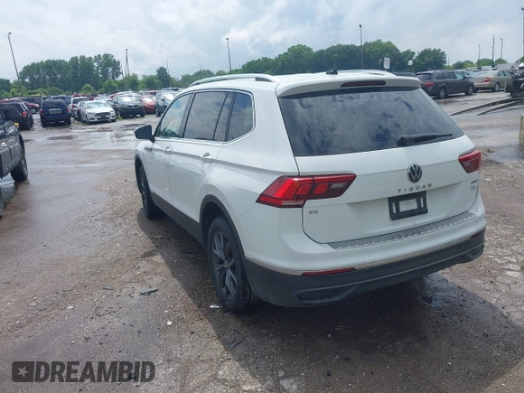 2022 Volkswagen Tiguan SE z VIN 3VV2B7AX0NM079702, wystawiony jako IAAI lot #42600950 z przebiegiem 91 826 mil mil oraz . Historia ofert i sprzedaży dostępna na DreamBid. Obrazek 3.
