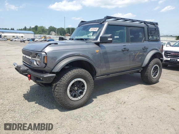 2023 Ford Bronco z VIN 1FMEE5DP0PLA94154, wystawiony jako Copart lot #62035445 z przebiegiem 47 559 mil mil oraz Szkoda całkowita • Salvage title. Historia ofert i sprzedaży dostępna na DreamBid. Obrazek 1.